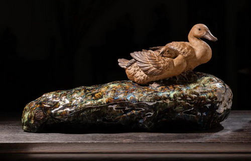 何惠娟陶艺作品《双鸭图》史:俗话说,他山之石,可以攻玉.