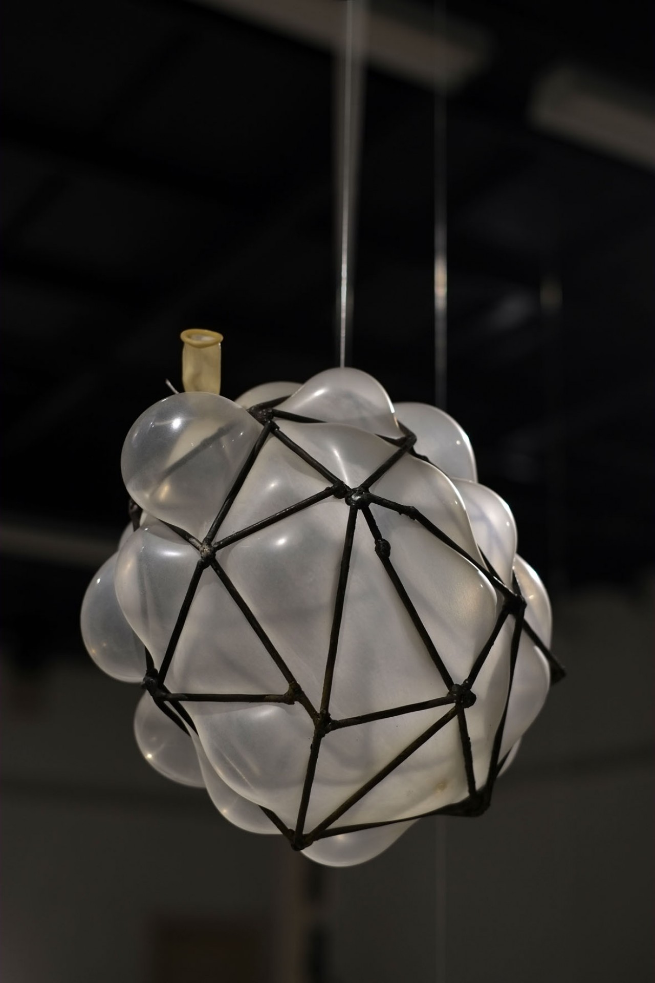 【《束缚》3-冯宁毕业作品-雕塑-2015年作】西安美术学院2015年毕业展