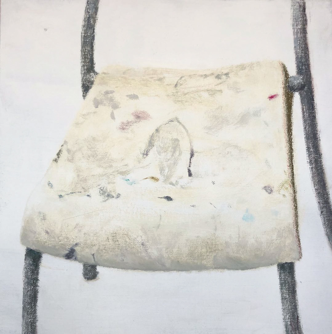 《white chair》